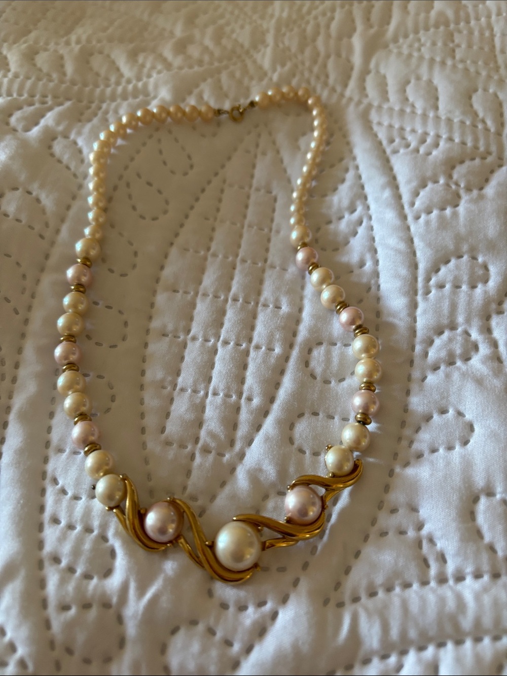Classic Trifari Pearl and Gold Necklace approximately 15 inches - Picture 2 of 4